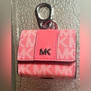 NWOT Michael Kors  pink AirPod Pro case!New  condition,I need gold hardware.